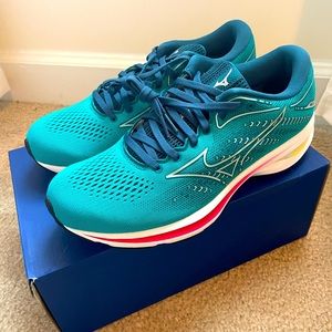 Brand New Mizuno Women’s Wave Rider 25’s